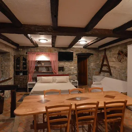 Semesterbostad Anelia *